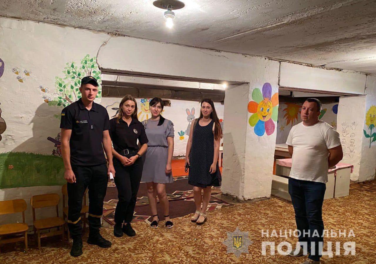 Поліцейські з рятувальниками перевіряють укриття в школах і садках Рівного