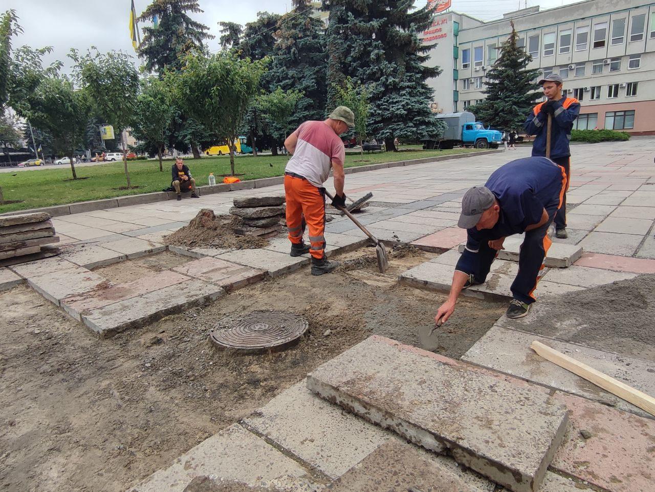У Рівному оновлюють майдан Незалежності