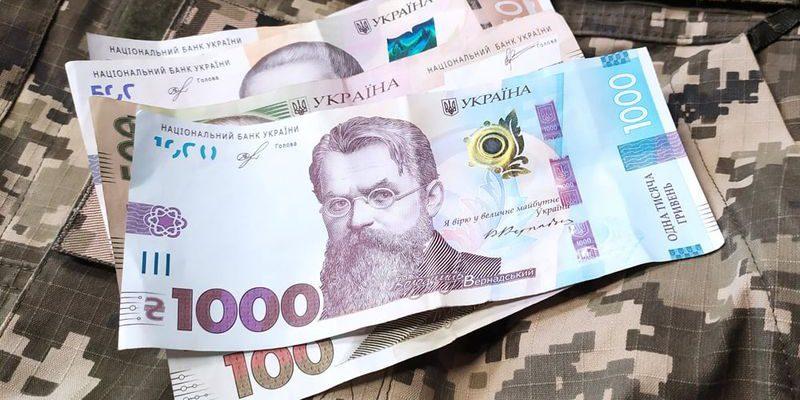Рівняни, які пішли до ЗСУ на службу за контрактом, отримали допомогу від міста