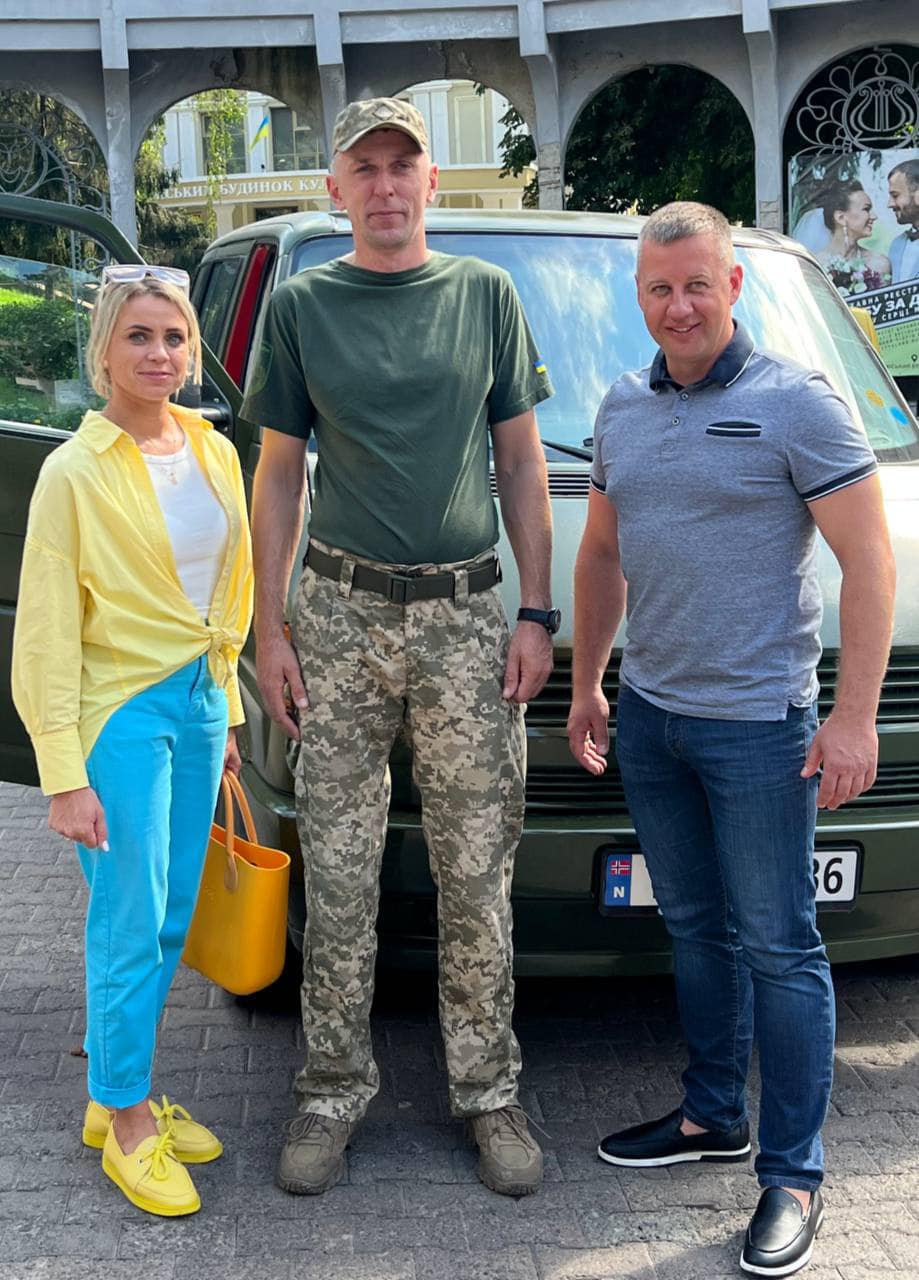 Волонтери ГО &#8220;Рівне разом&#8221; передали військовим ще одну автівку