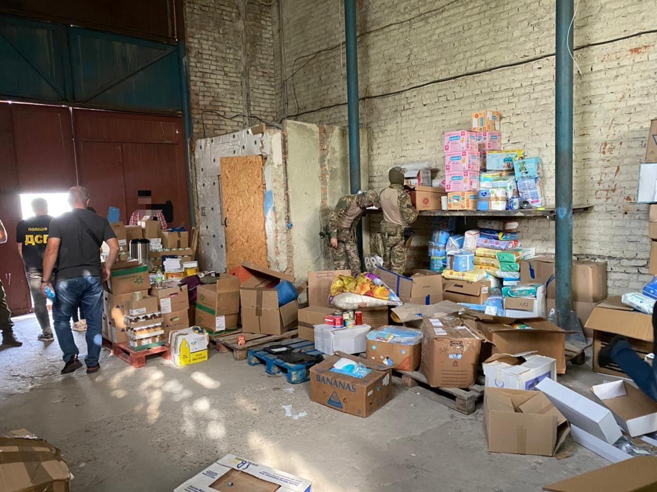На Рівненщині виявили групу ділків, які торгували гуманітаркою 