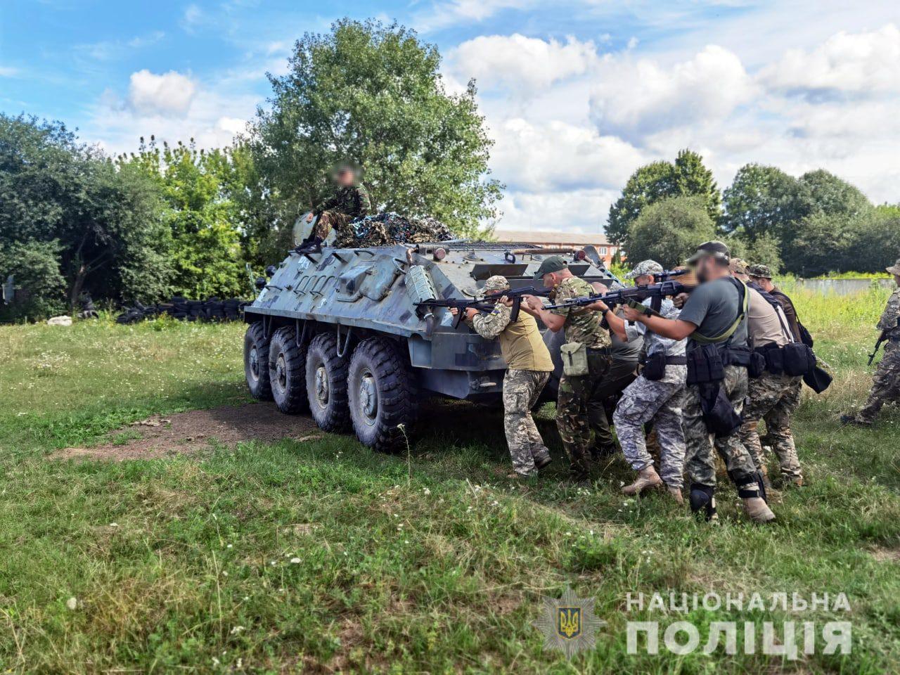 Поліцейські Рівненщини готуються до виконання бойових завдань