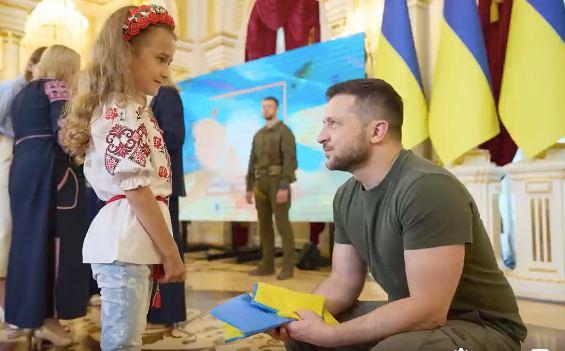 Володимир Зеленський привітав юних героїв, у тому числі й маленьку рівнянку Ірину Васильєву