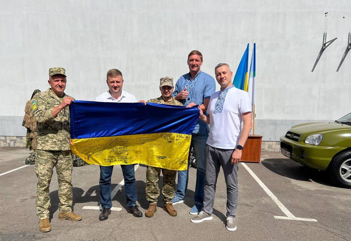 Квадрокоптер та автомобіль – чергова допомога для ЗСУ від рівнян