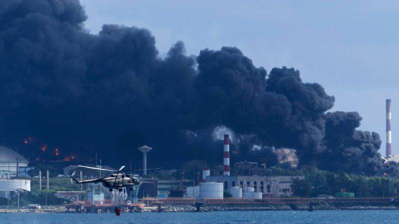 На Кубі блискавка влучила в нафтобазу, десятки постраждалих