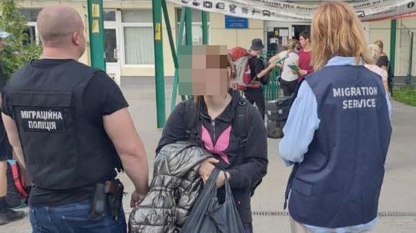 З Рівного видворили російську нелегалку