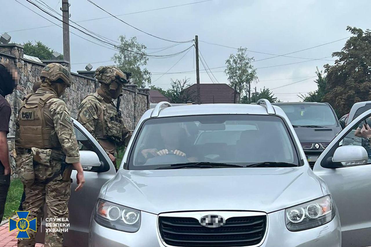 СБУ розкрила схему продажу автомобілів, які ввозилися в країну як гуманітарна допомога