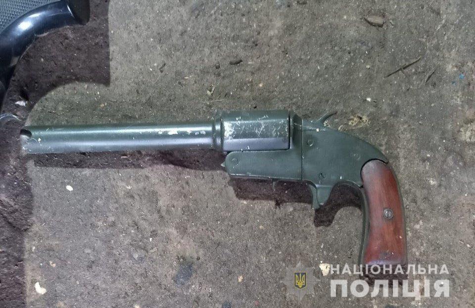 На Рівненщині поліцейські вилучили вогнепальну зброю та понад сотню набоїв