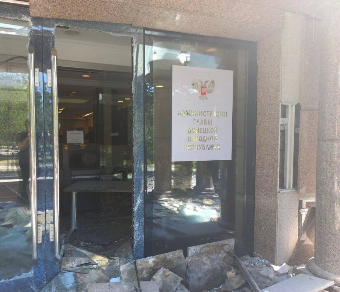 У Донецьку зафіксоване пряме попадання до приміщення адміністрації