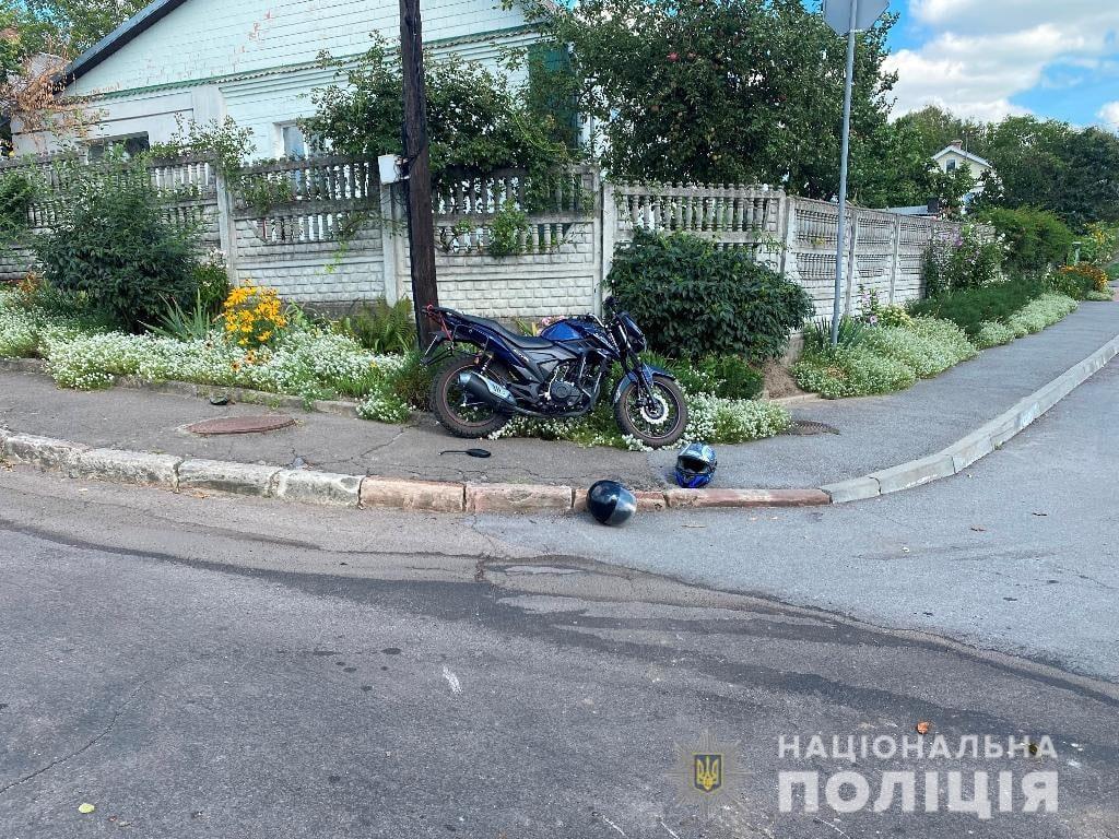 Неповнолітні у Рівному на мотоциклі потрапили в аварію