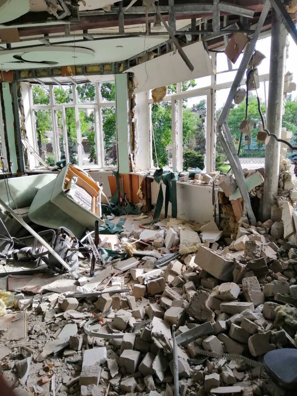Офіс футбольного клубу “Маріуполь” після обстрілів розграбували Офіс футбольного клубу “Маріуполь” після обстрілів розграбували