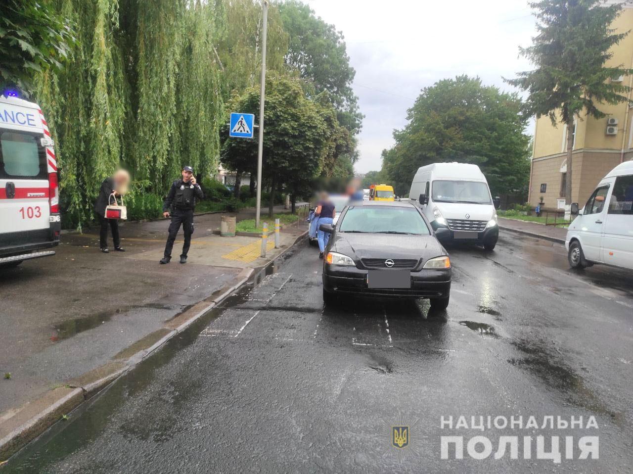 У Рівному під колеса легковика потрапила жінка