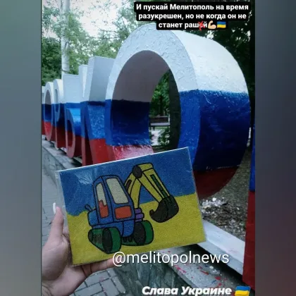 Протитанкові їжаки в Рівному пофарбували у кольори українського прапору