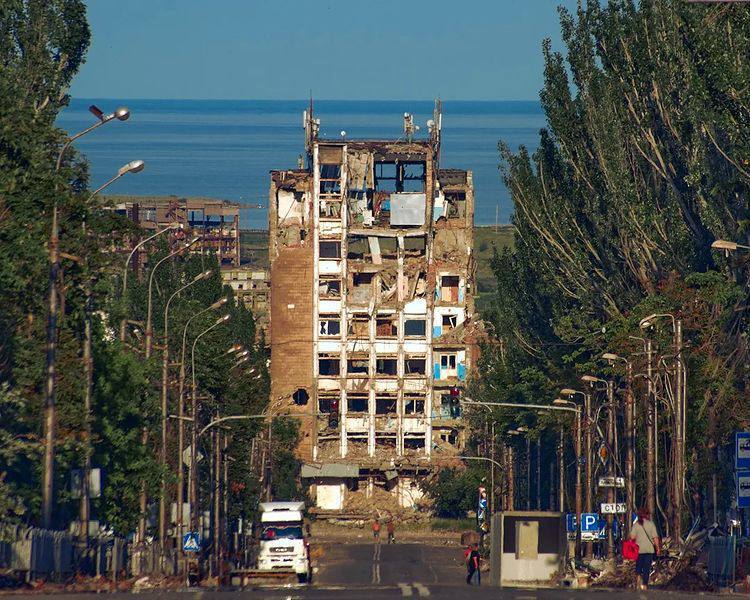 Вулиці Маріуполя очима вуличного художника