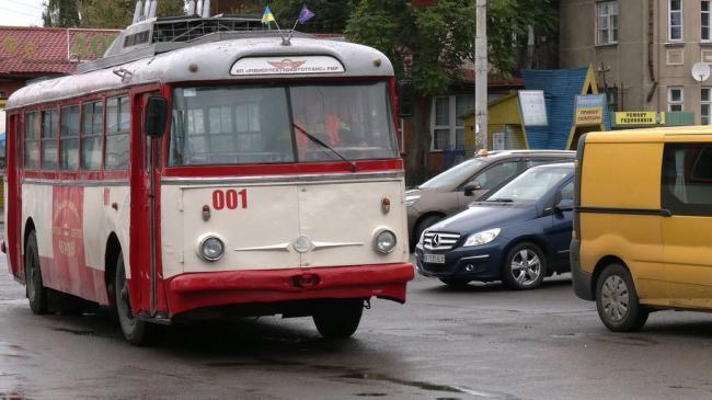 Завтра по Рівному їздитиме ретро тролейбус з довільним маршрутом