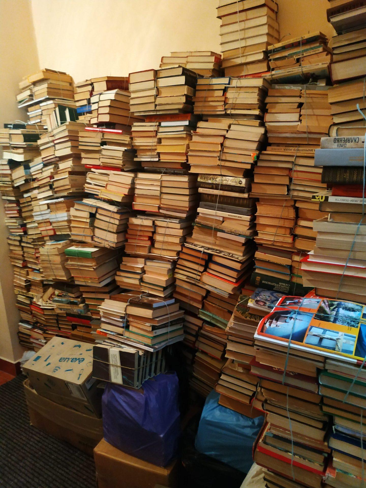 Близько 1 тони російськомовних книг здали в Рівному на макулатуру