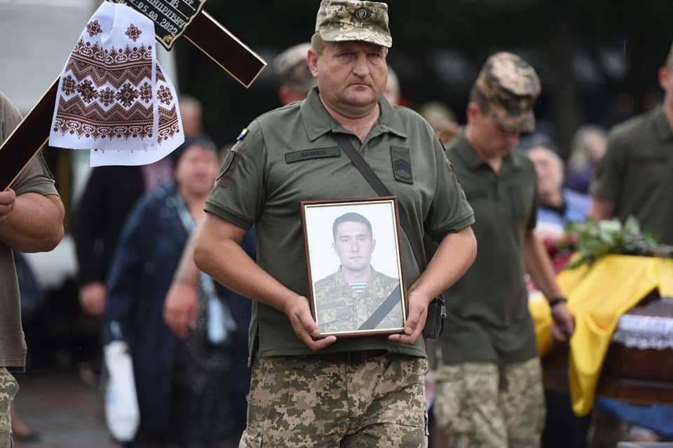 Жителі Рівного провели в останню путь одного з найкращих земляків