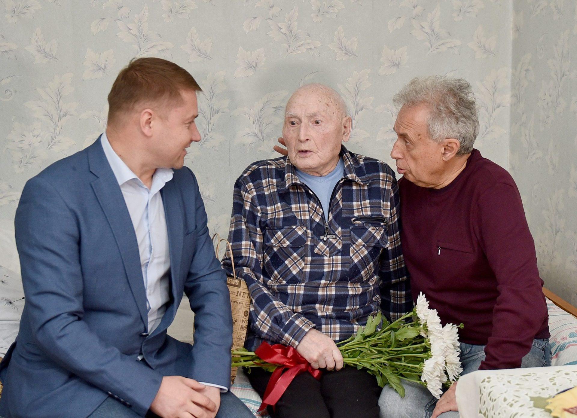 На долю довгожителя з Рівного випала вже друга війна