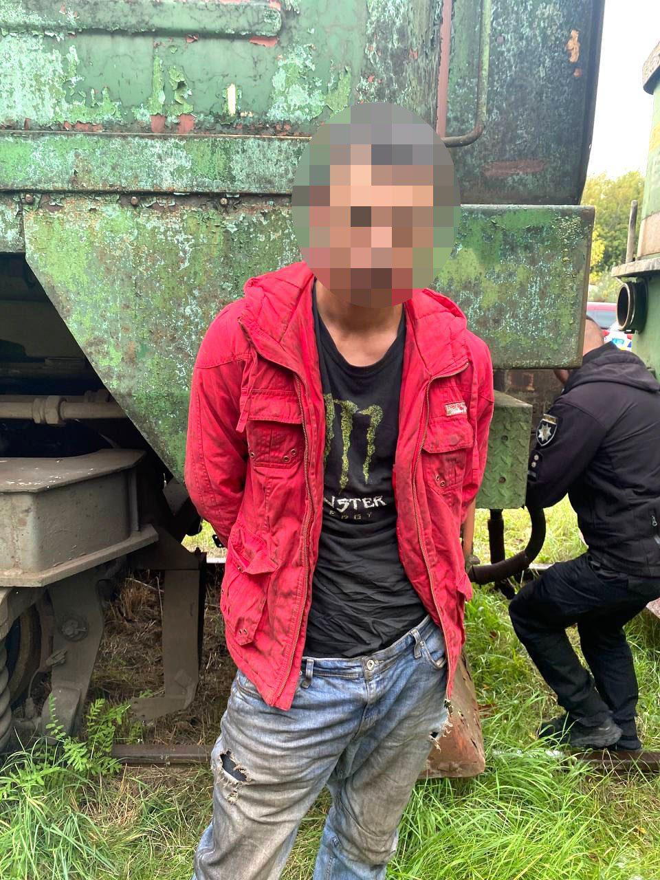 На Рівненщині двох чоловіків викрили на крадіжках із вагонів