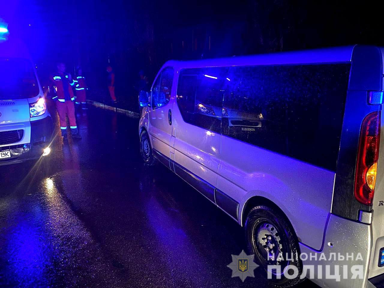 У Рівному під колесами мікроавтобуса загинув пішохід