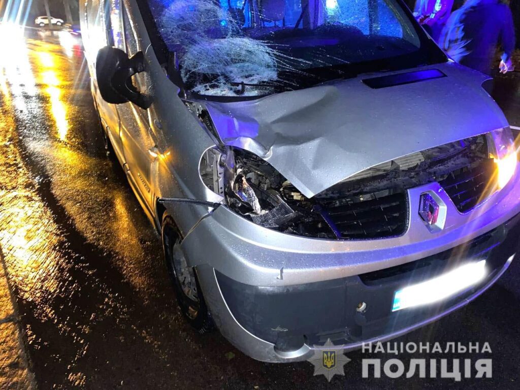 У Рівному під колесами мікроавтобуса загинув пішохід2