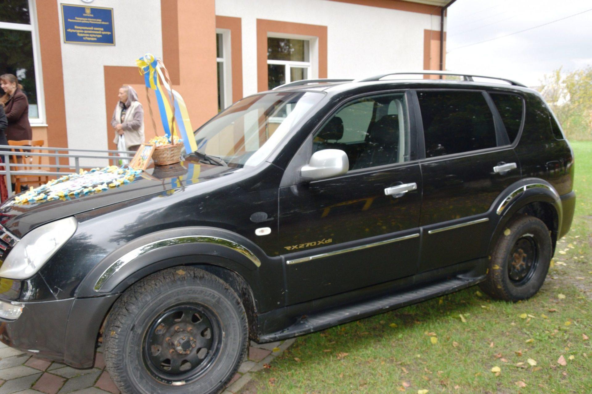 Громада з Рівненщини купила автівку для протитанкового артдивізіону ЗСУ