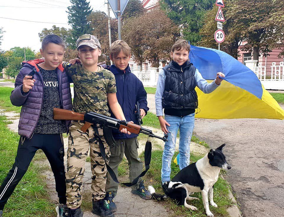 Діти Рівненщини свідомо допомагають збройним силам України