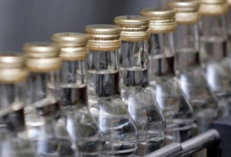 У Рівному судитимуть чоловіка, який хотів продавати фальсифіковану горілку та цигарки