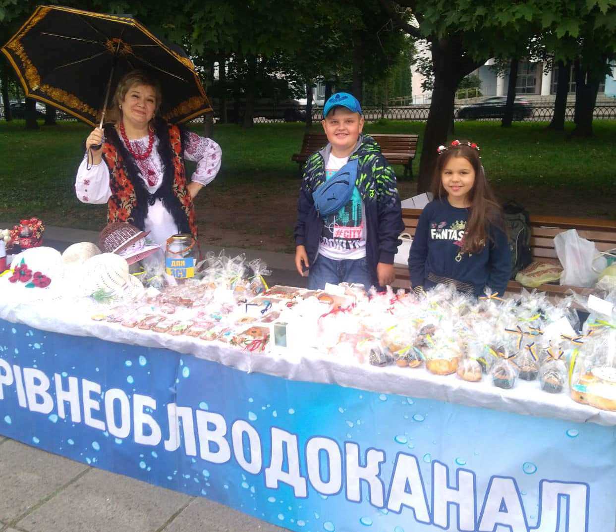На ярмарку, організованому працівниками “Рівнеоблводоканалу” збирали кошти для військових