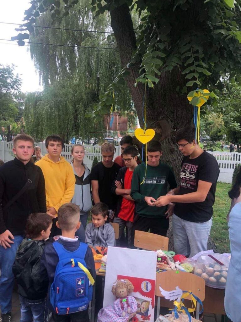 Дрон для ЗСУ передали вихованці рівненського «Колегіуму»