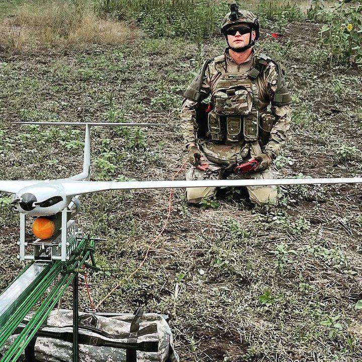 Фронтмен гурту “Бумбокс” знешкоджує ворога за допомогою дрона Фронтмен гурту “Бумбокс” знешкоджує ворога за допомогою дрона