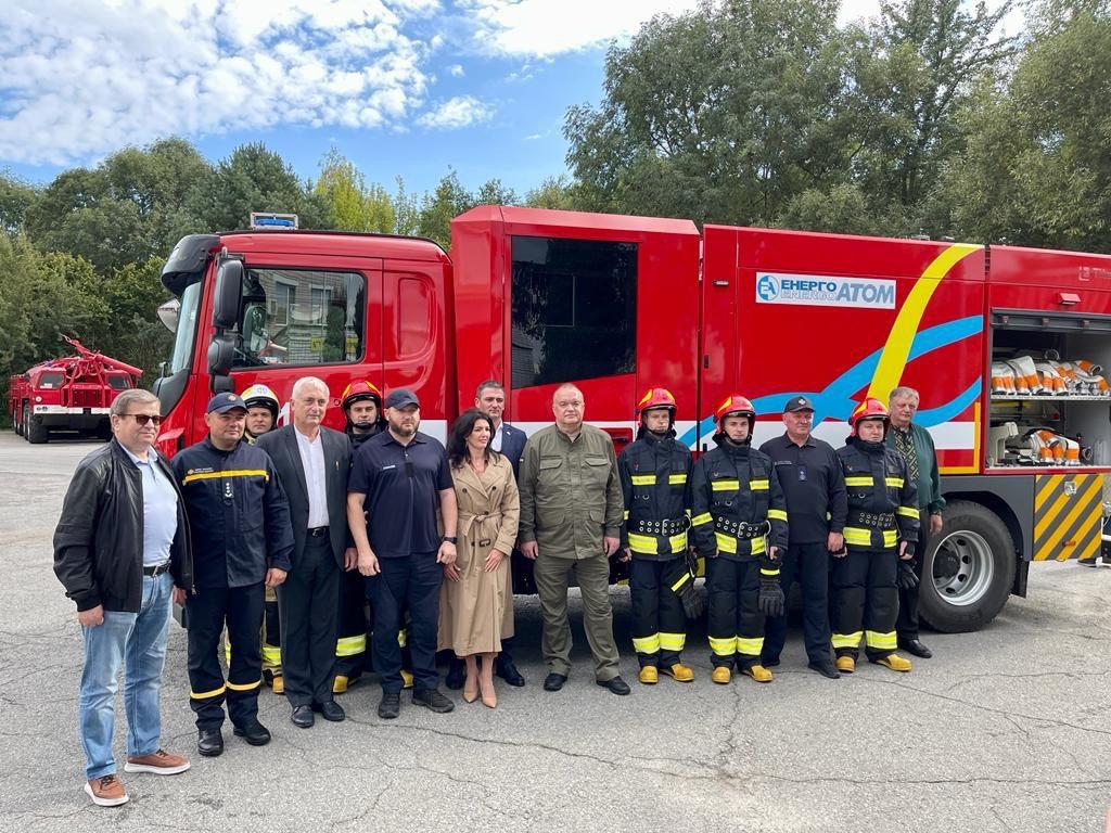Рятувальники Рівненщини отримали спецтранспорт від Енергоатома
