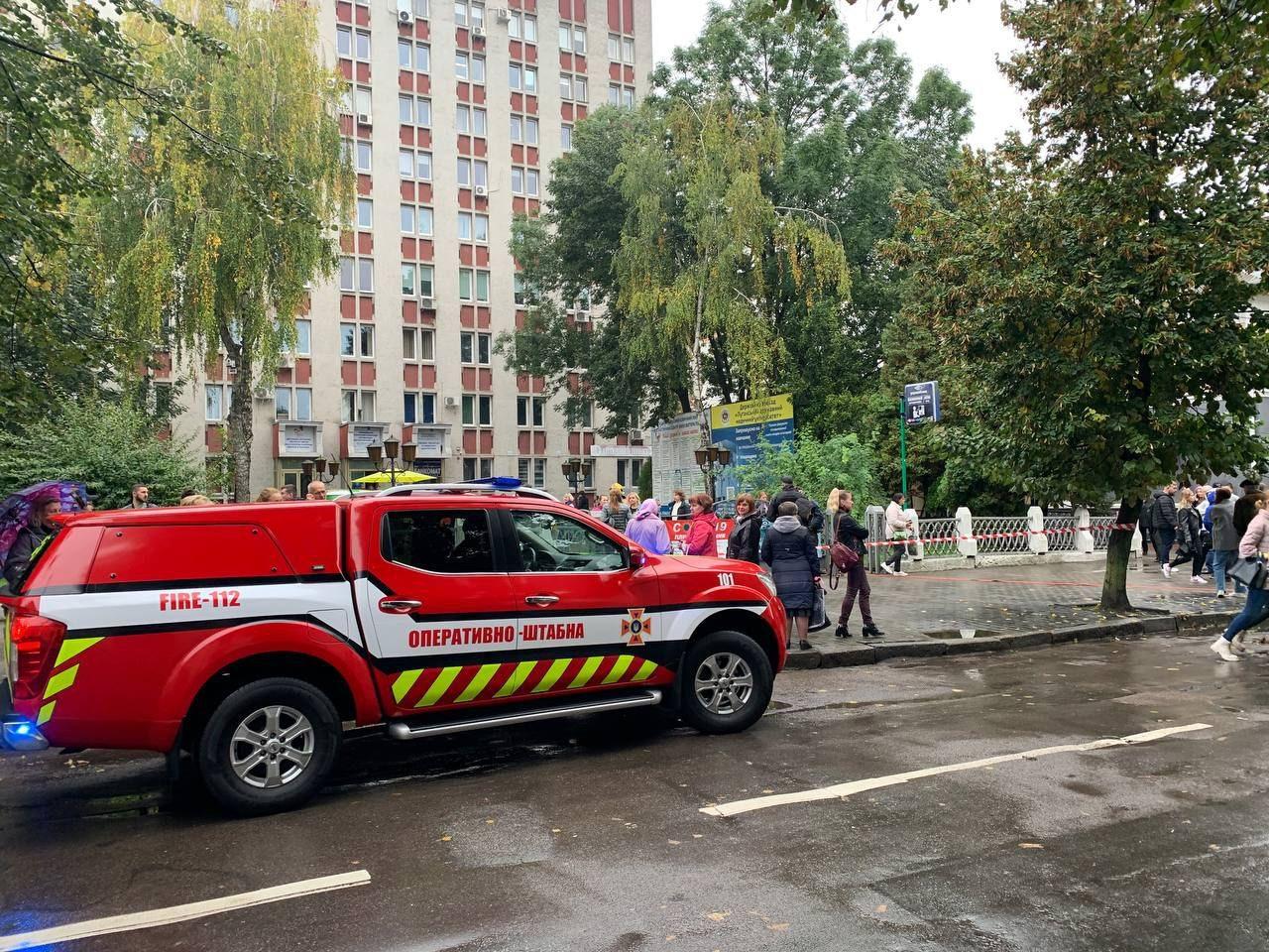 Діагностичний центр у Рівному “замінували” невідомі (фото)