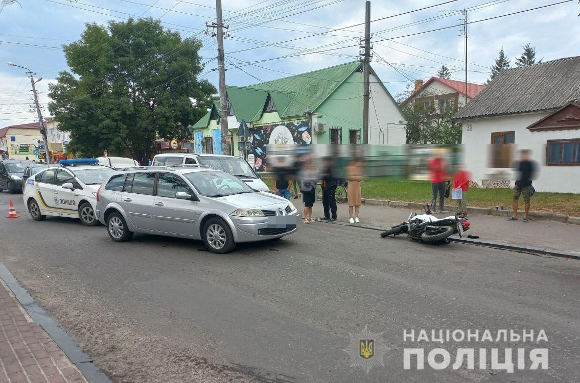 Неповнолітній мотоцикліст на Рівненщині потрапив під колеса авто