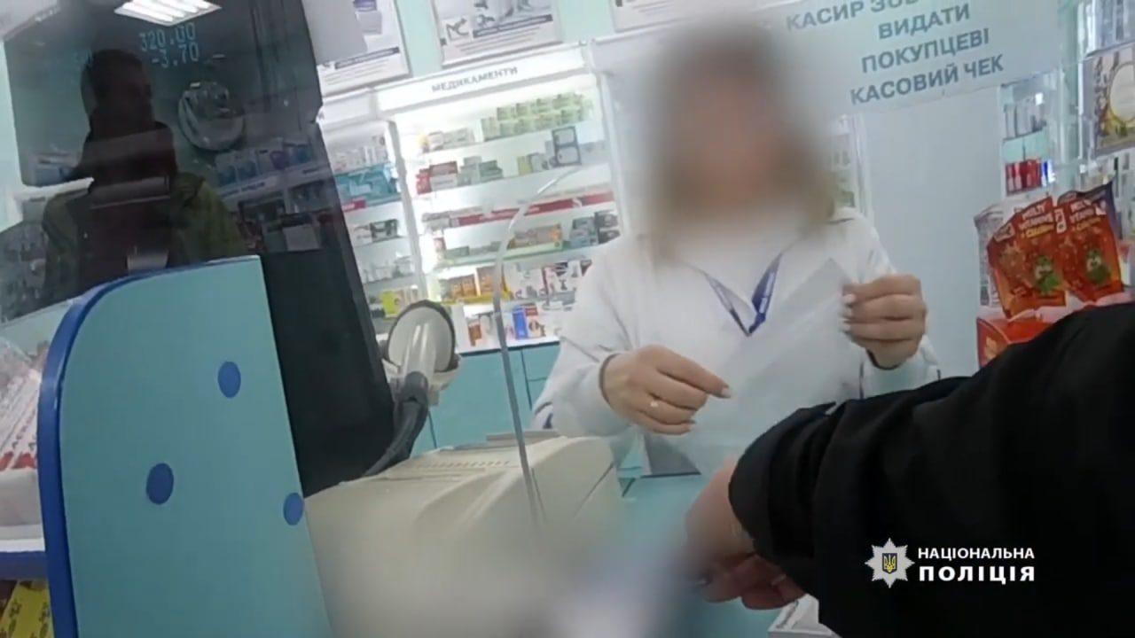 Поліцейській у Дубно допоміг купити ліки не знайомому чоловіку