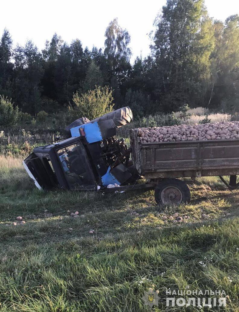 Поліція Рівненщини з’ясовує обставини ДТП за участю трактора