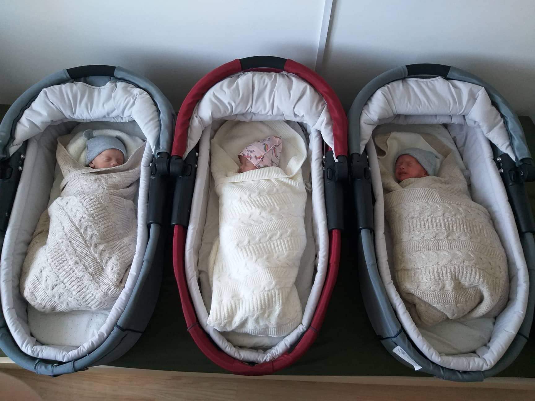 Трійню з Рівного проводжають додому