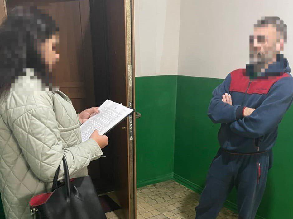 У Рівному викрито чергового розповсюджувача комуністичної символіки