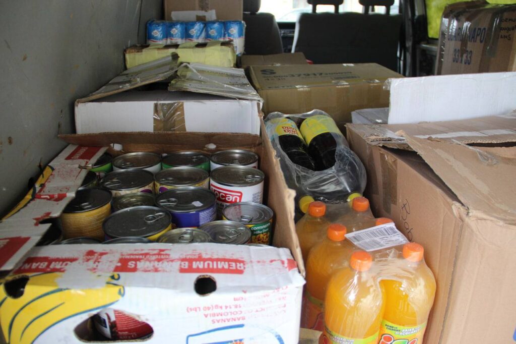 волонтери передали мікроавтобус військовим2