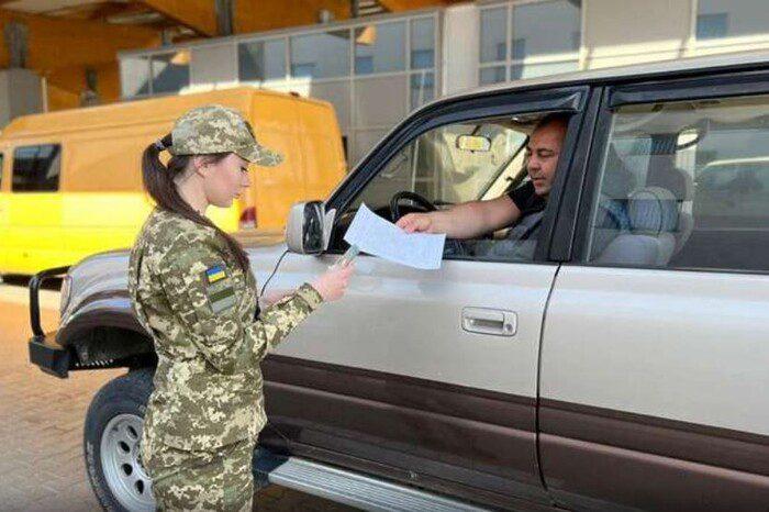 У Верховній Раді обговорюють дозвіл на виїзд за кордон чоловіків до 24 років