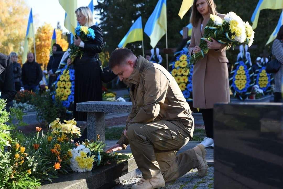 У Рівному вшанували захисників, котрі віддали свої життя за Батьківщину
