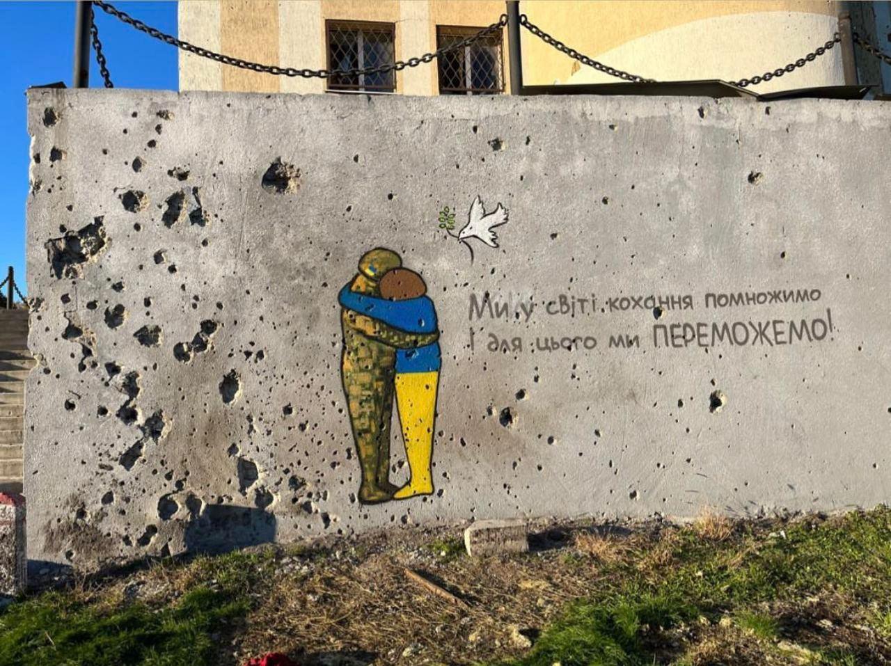У звільнених містах України рівненський художник створює патріотичні мурали