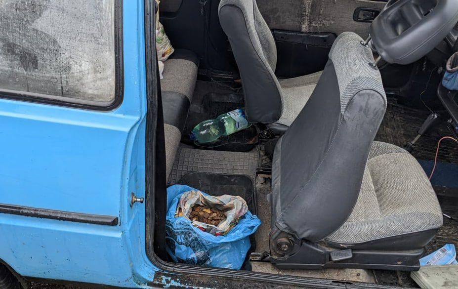 На незаконному перевезенні бурштину