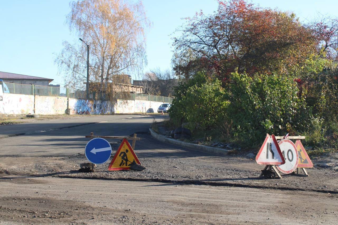 У Рівному 7 підприємств співфінансували із місцевою владою ремонт дороги на вулиці Будівельників