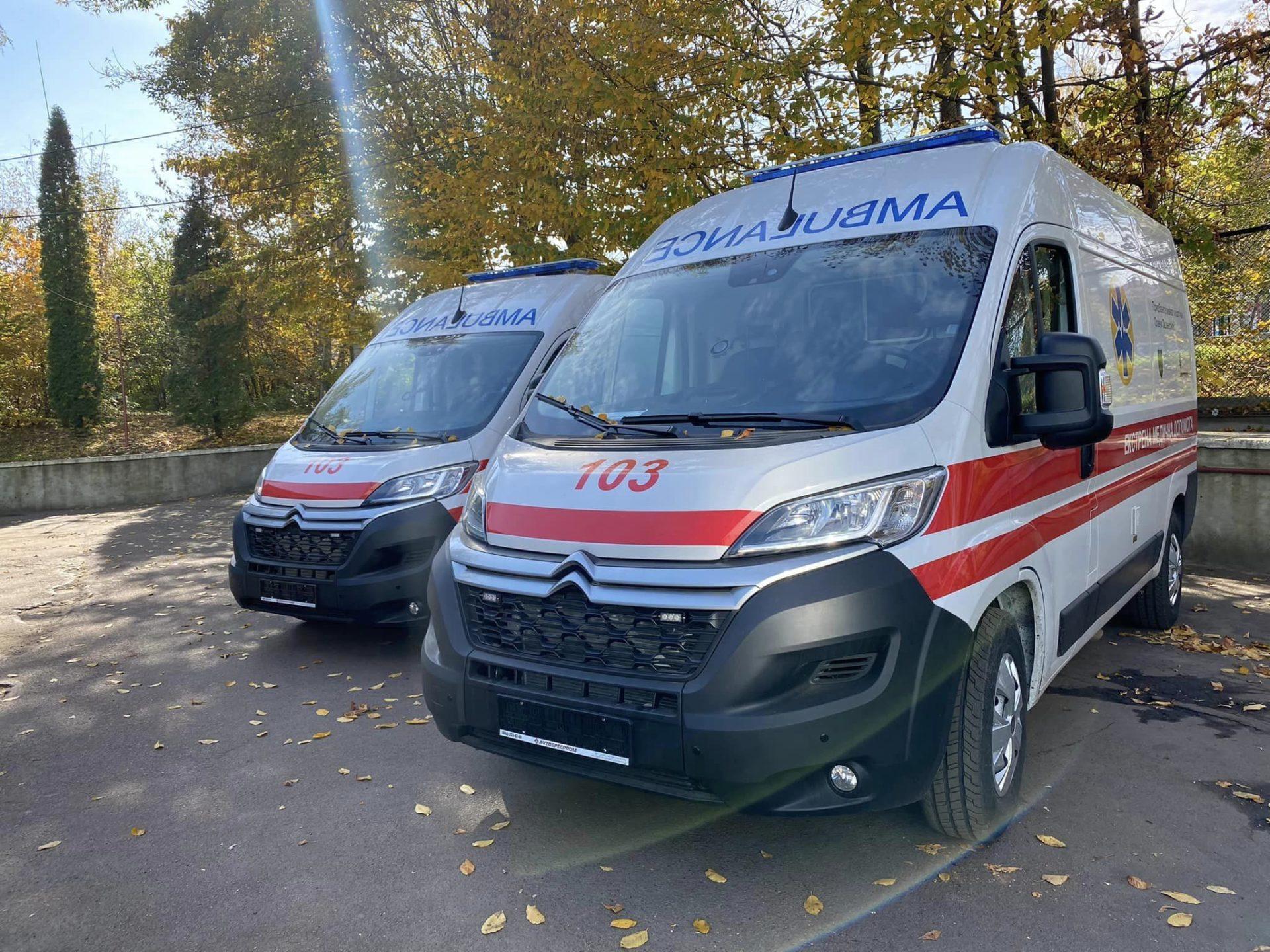Лікарі рівненської екстренки їздитимуть на виклики до хворих новими реанімобілями