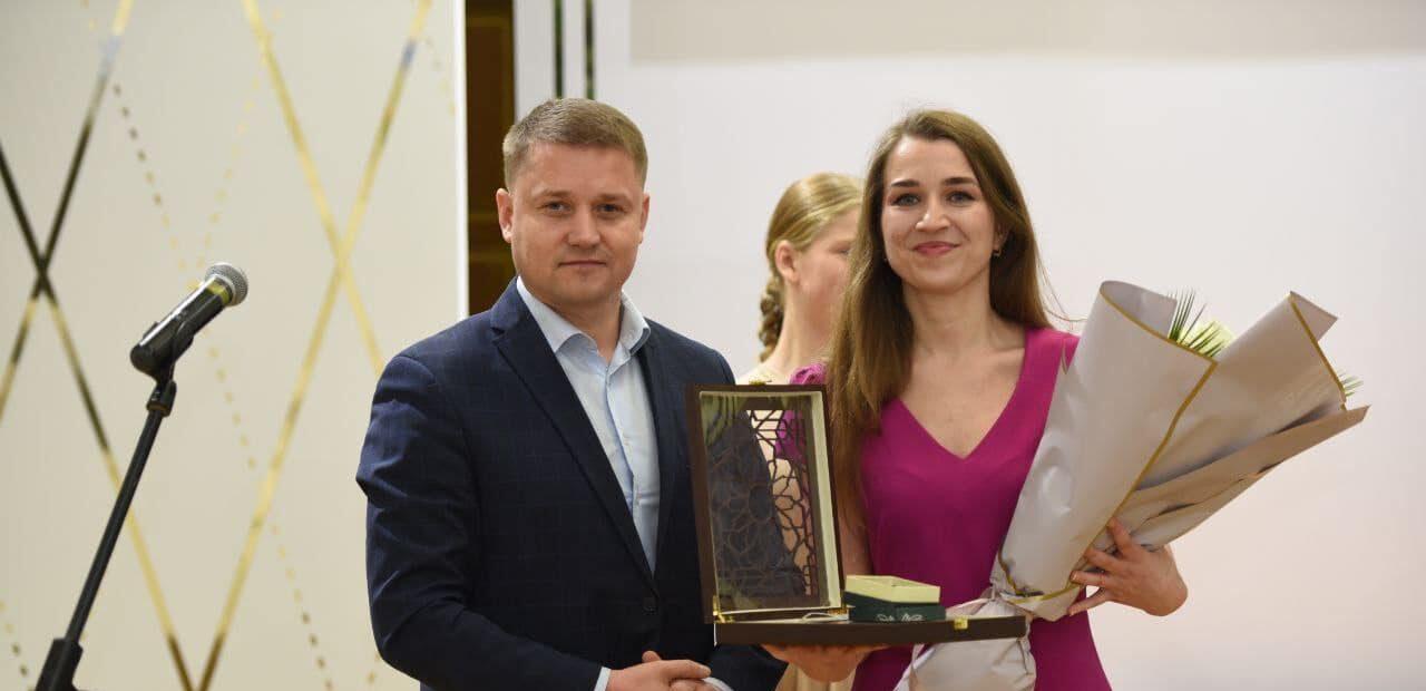 мер вручив нагороду