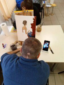 Арттерапія в Рівненському обласному госпіталі допомагає ветеранам відновитись