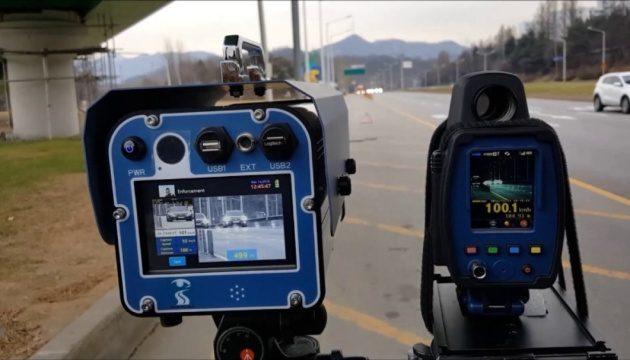 До уваги любителів швидкої їзди: на Рівненщині на 11 ділянках контролюватимуть швидкість руху за допомогою TruCAM