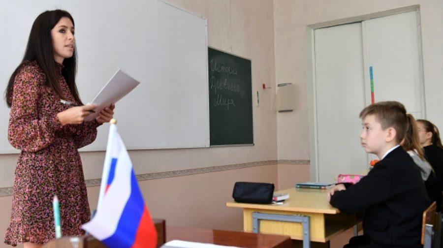 Російські вчителі втікають із Мелітополя