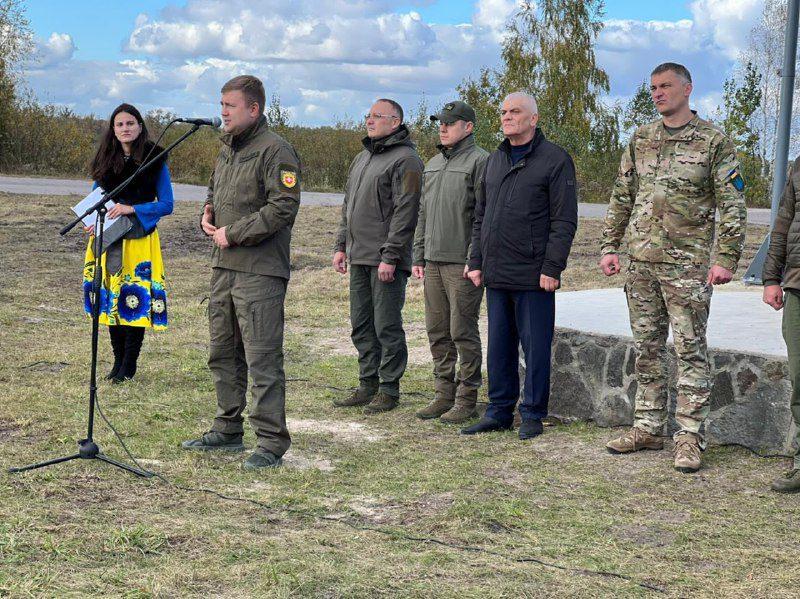 У Дубровиці встановили меморіал на честь українського тризуба
